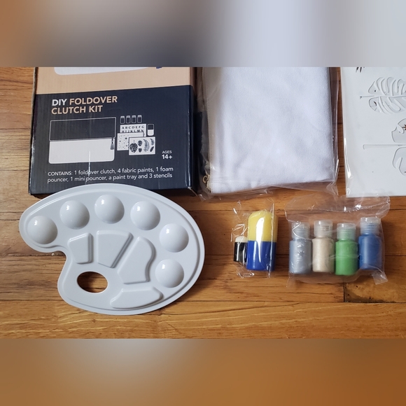 Design DIY White Gold Clutch Purse Kit by Fabfitfun Popsugar Designer Craft Kit - Picture 6 of 9